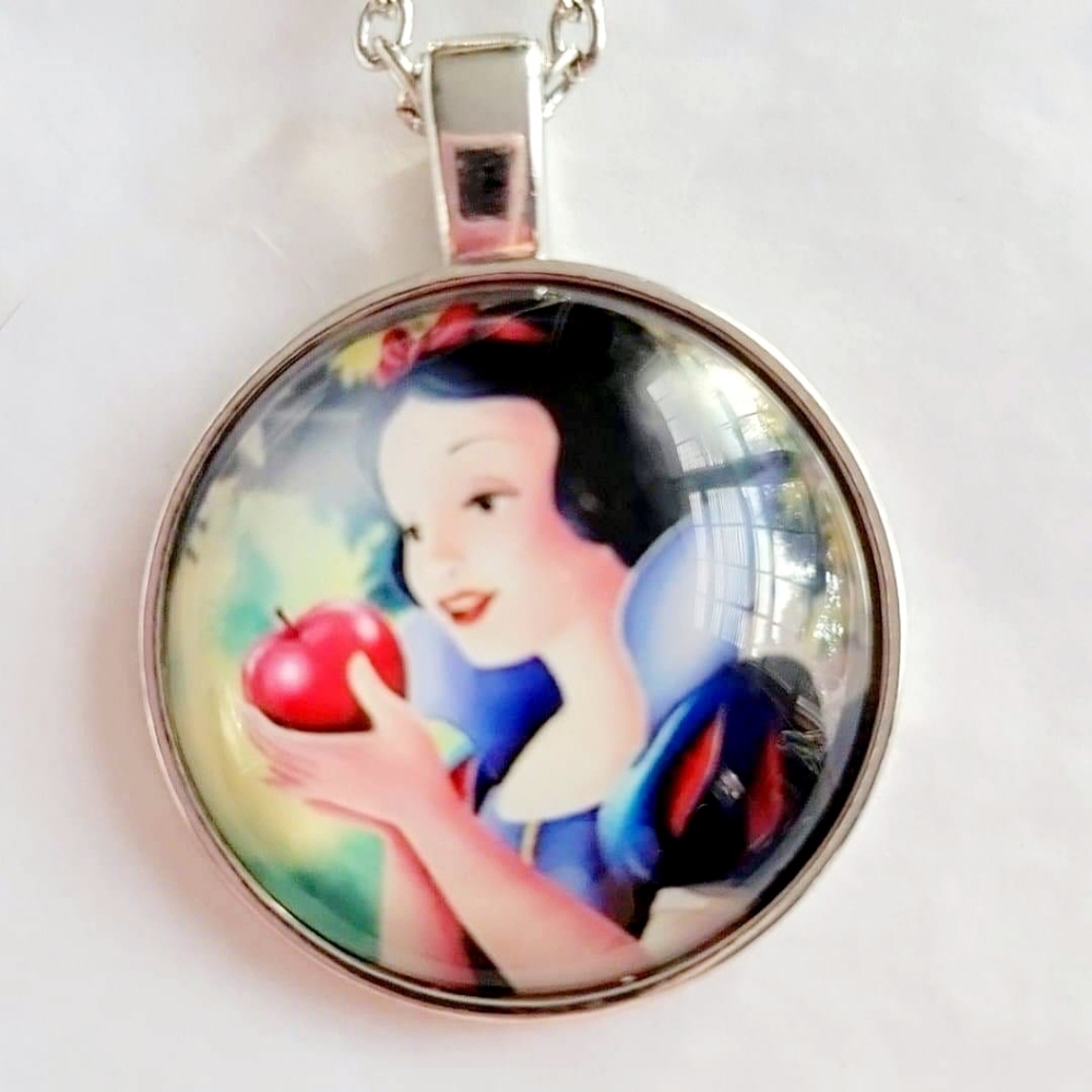 Snow White Necklace